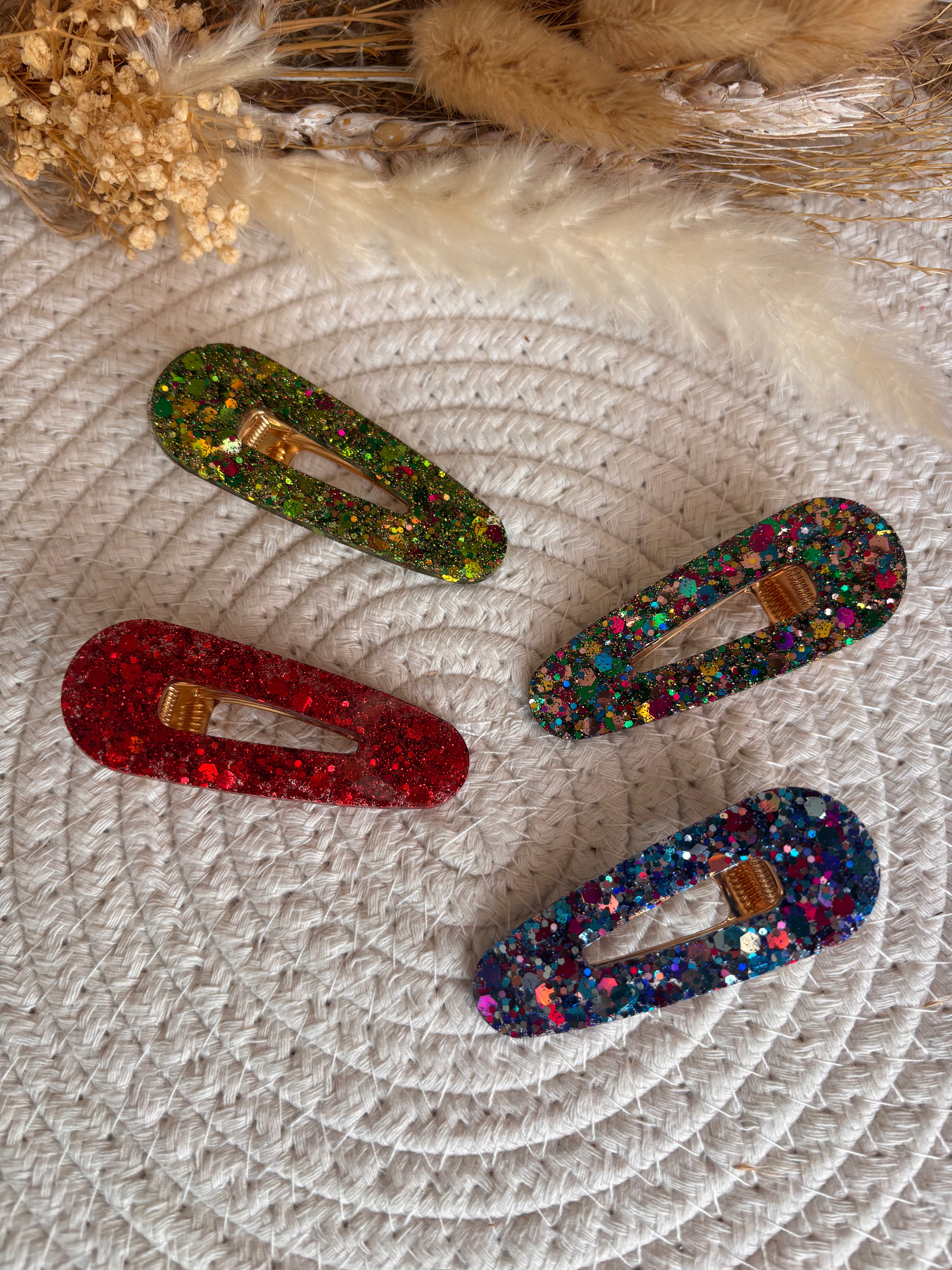 Barrettes en résine pailletée
