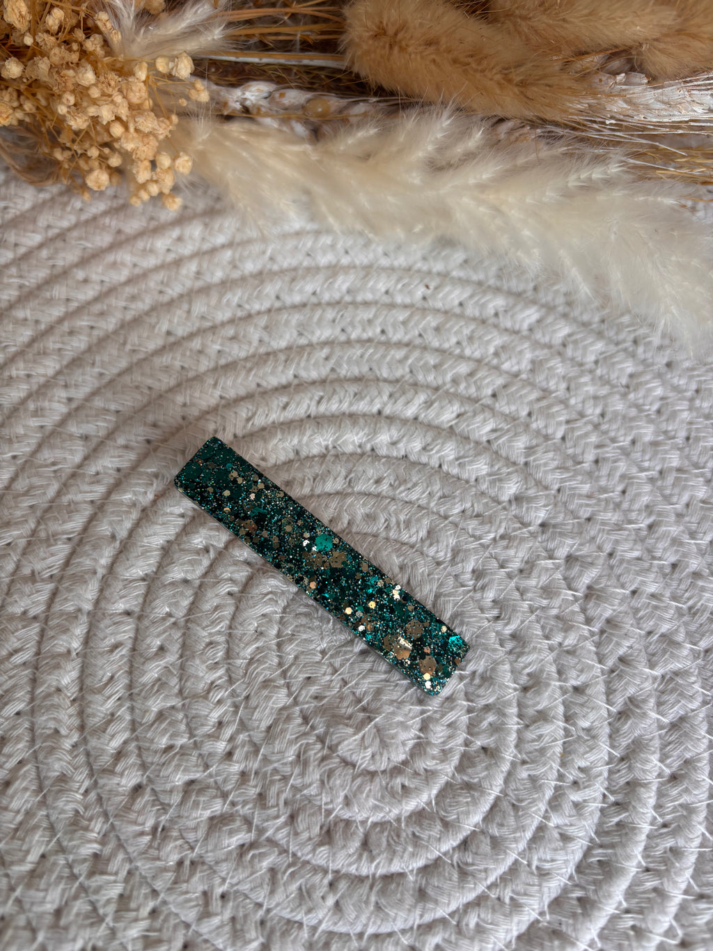 Barrettes en résine pailletée