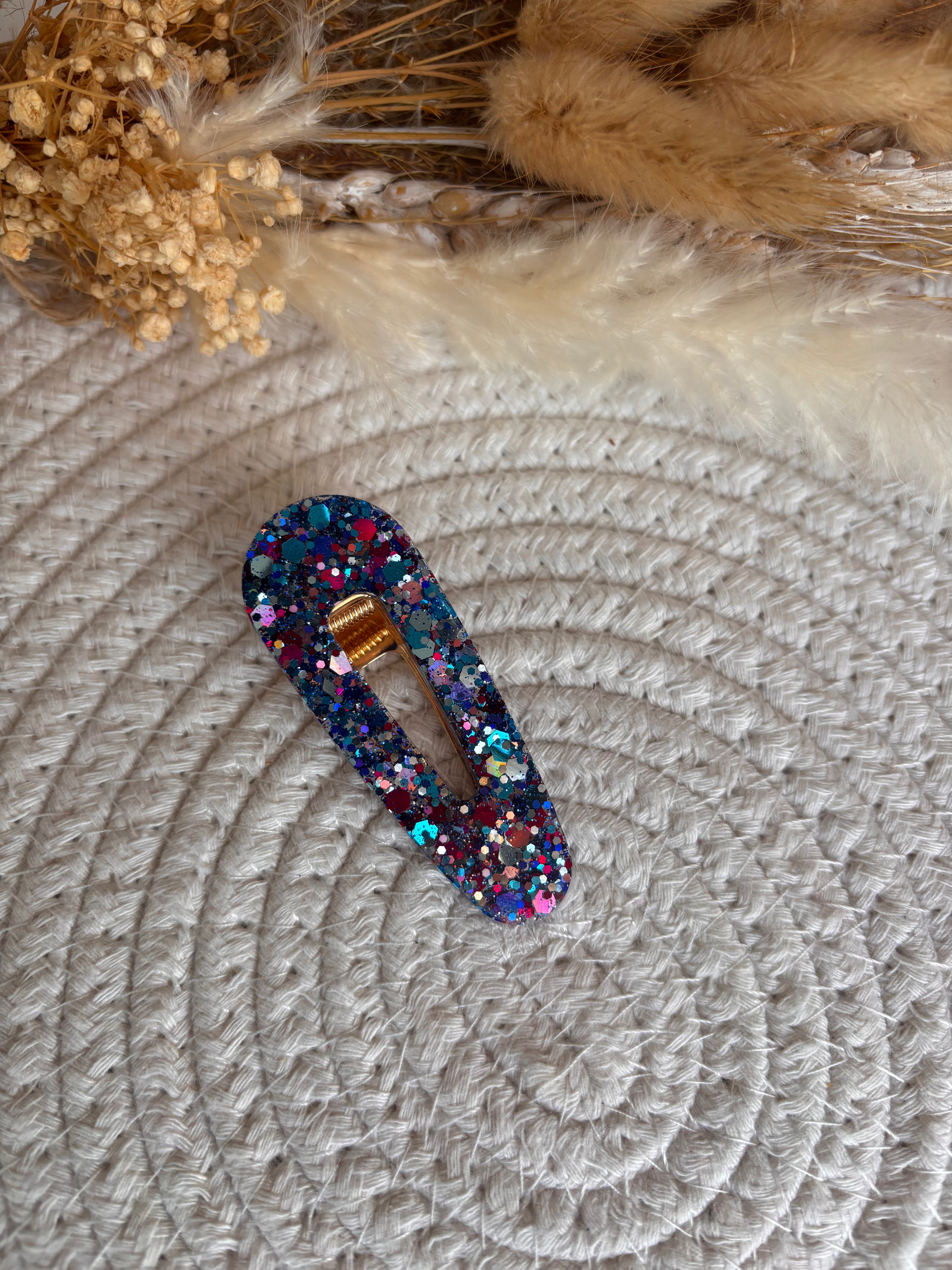 Barrettes en résine pailletée