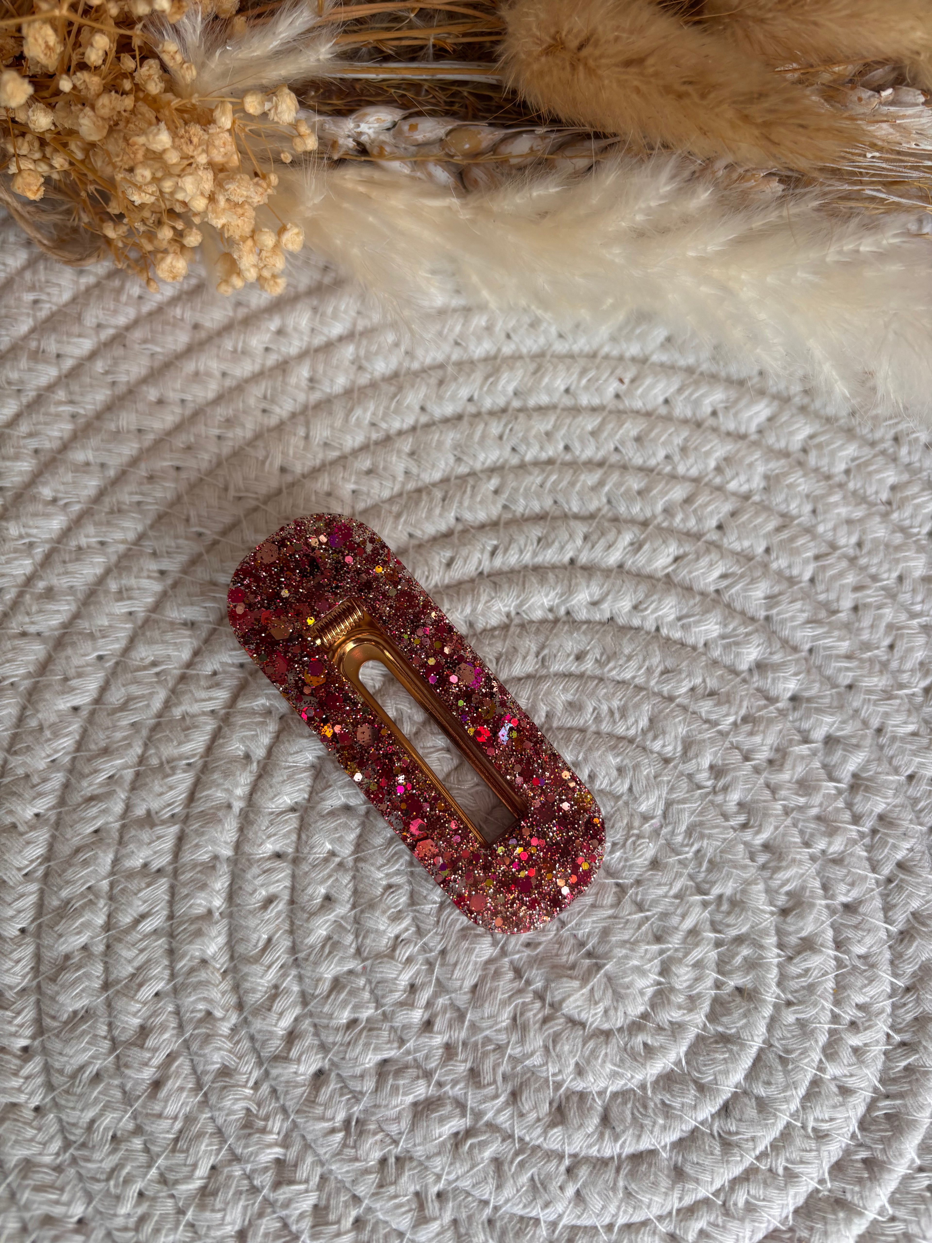 Barrettes en résine pailletée